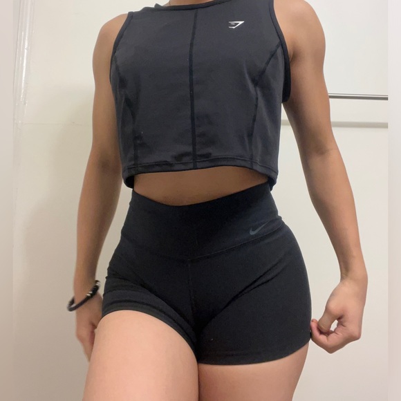 Gymshark Black Crop Top - Picture 1 of 2